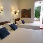 Medium Romantic Hotel