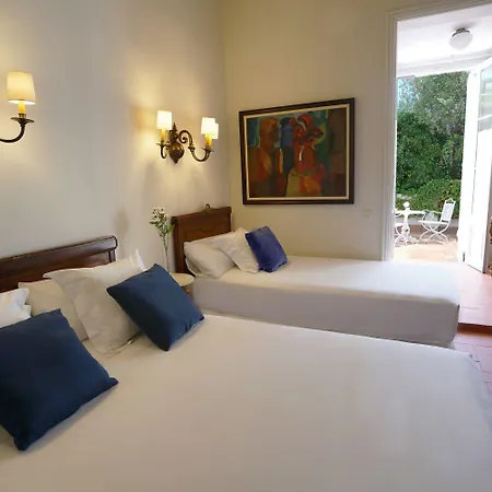 Medium Romantic Hotel