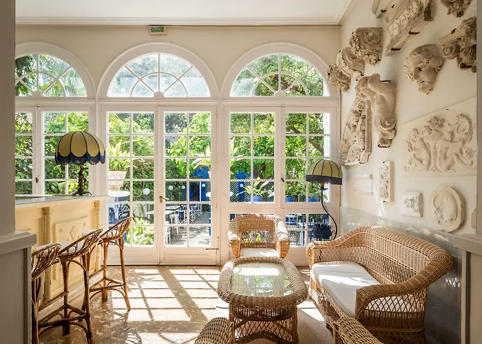 Medium Romantic Hotel 2*